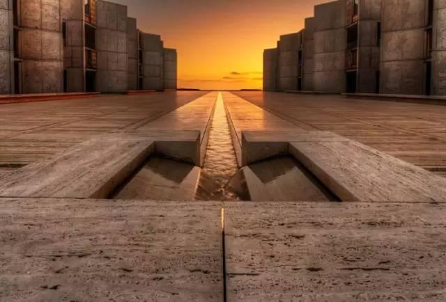 这么完美的对称式摄影构图,简直就是强迫症最爱