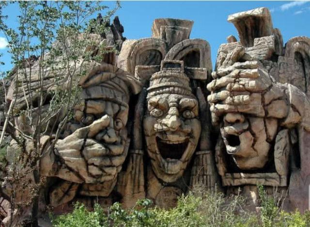 玛雅文明之谜玛雅金字塔内出现奇异生物地下世界真的存在