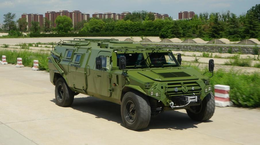 宋楠:从"70阅兵"研判解放军全新一代猛士车族技战术