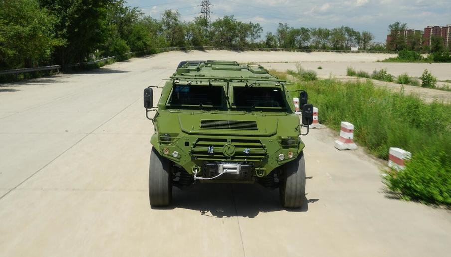 宋楠:从"70阅兵"研判解放军全新一代猛士车族技战术