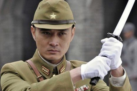 一队鬼子兵离开后,伪军队长想起了什么?顿时让他魂飞天外!