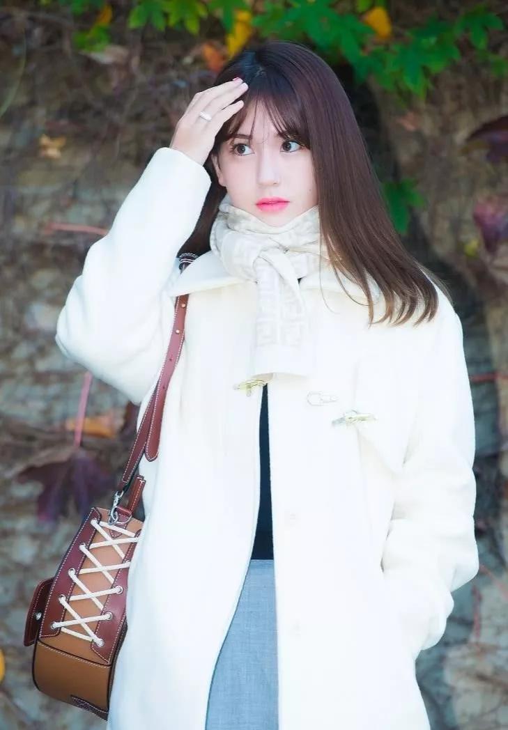 韩国"杨超越"全昭弥参加高考,神仙颜值引爆网络,凝聚视线的美