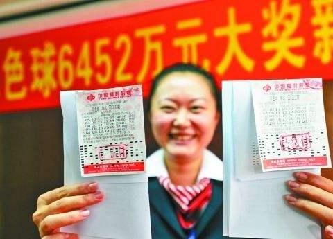 买彩票两年连中大奖,中奖金额近2亿!真的是老天眷顾吗?_新浪新闻