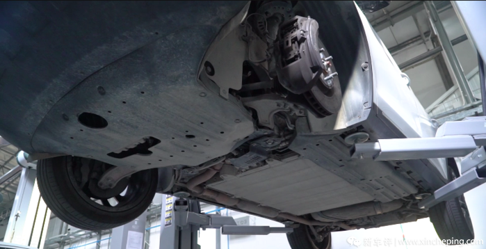 7座中型SUV新老神车硬碰硬，底盘功力谁更强？