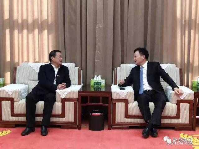 高贤信首先祝贺秦英林作为南阳人代表参加举世瞩目的新中国成立70周年