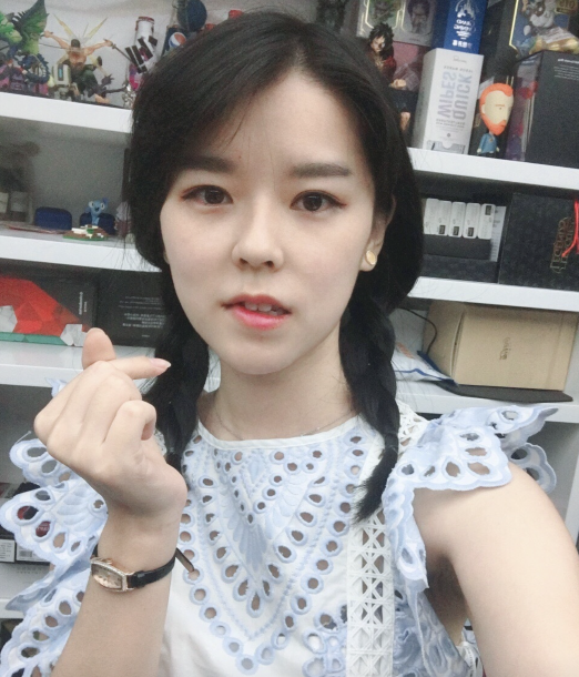 沫子直播吃鸡连打7个喷嚏,因声音太魔性引发弹幕:谁家鸭子在叫