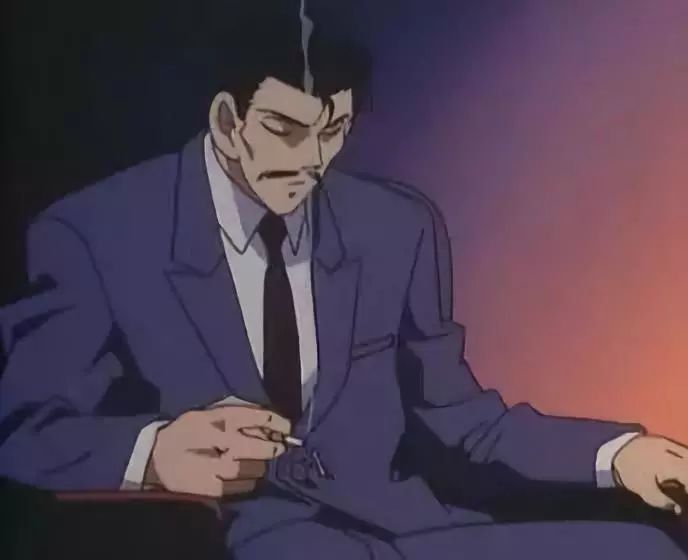 有点像是毛利小五郎先生和腾格尔老师的结合体.