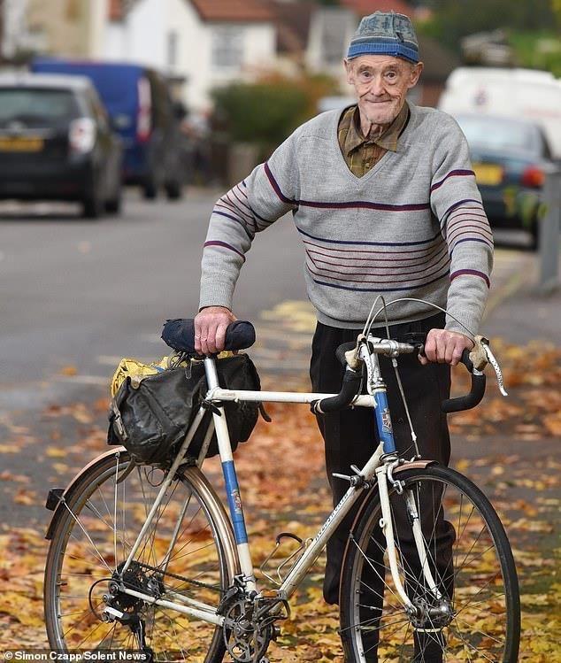 82岁英国老人骑行百万英里，每天坚持骑行50公里，非常励志