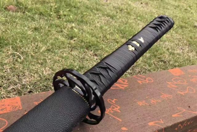 鉴赏26寸花纹钢忍者直刀归云