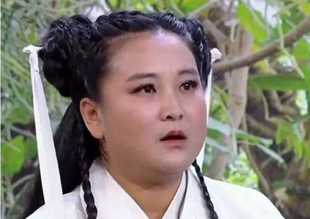 贾玲虽然才25岁,但是颜值并不是很出众的她,只能在一些电视剧中打酱油