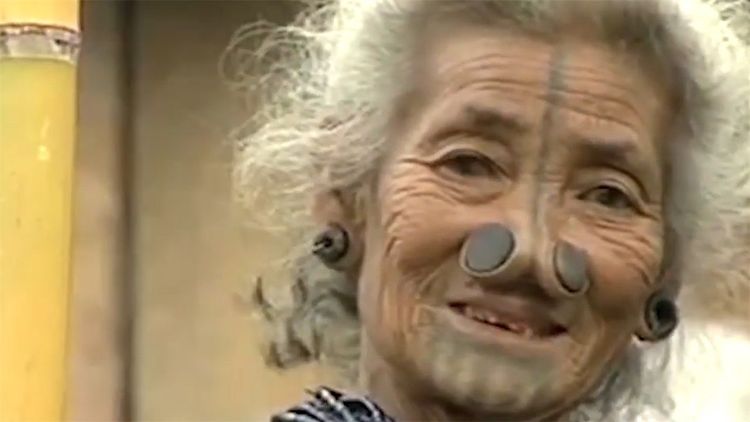 在印度两种女人生活最苦,一种长着"牛鼻子",一种"嫁"给寺庙