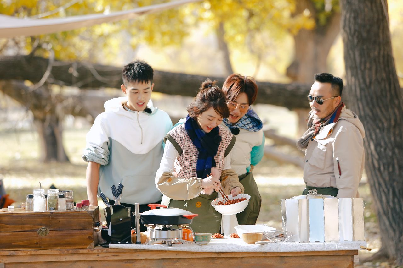 汪涵赞不绝口的厨娘姜妍,《野生厨房2》第一顿竟错把料酒当油?