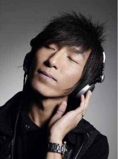 经纪人祝陈羽凡44岁生日快乐,后者疑似改回本名"陈涛"复出