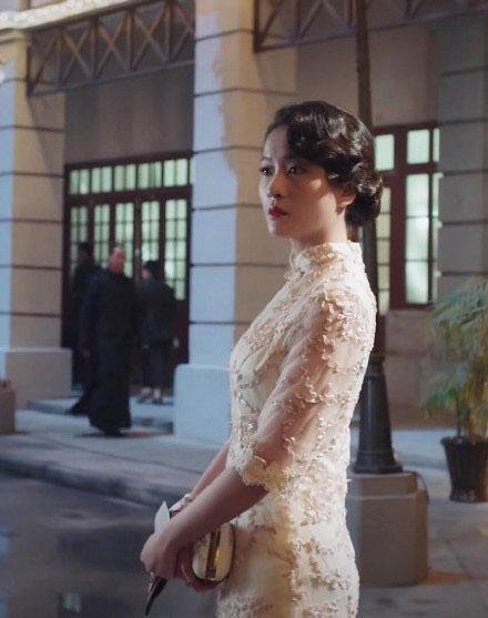 "旗袍配貂"明艳又娇俏,美得惊艳时光|民国|张雪迎|旗袍_新浪新闻