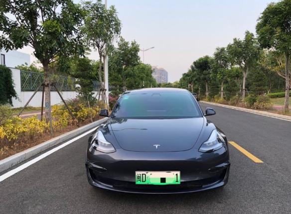 54万上牌的特斯拉Model 3，双电机四驱，加速给力内饰更新奇