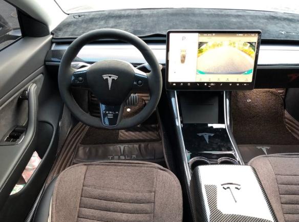 54万上牌的特斯拉Model 3，双电机四驱，加速给力内饰更新奇