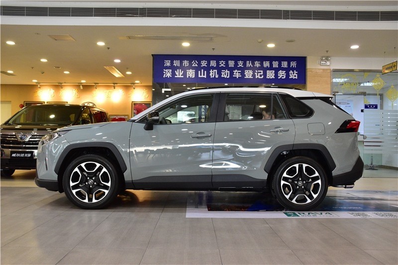 全新RAV4荣放对比CR-V：丰田这一次能翻身吗？