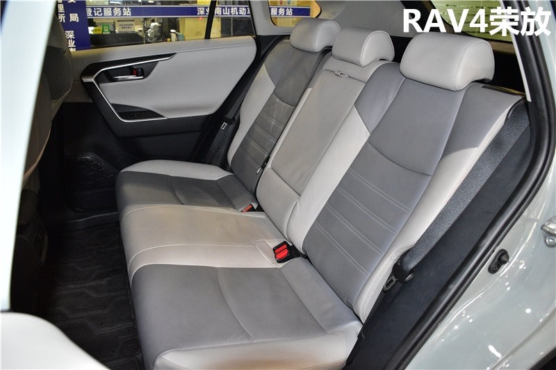 全新RAV4荣放对比CR-V：丰田这一次能翻身吗？