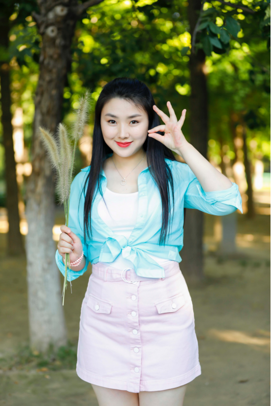 歌手肖洋早年照片曝光 为青春点赞笑如春光