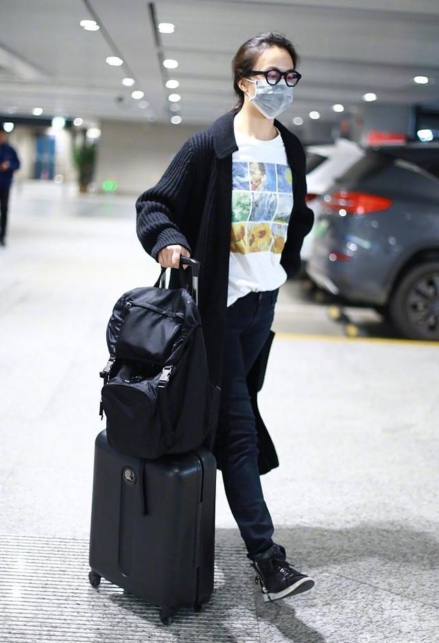 网友晒汤唯素颜照连眉毛都懒得画但气质是真好啊