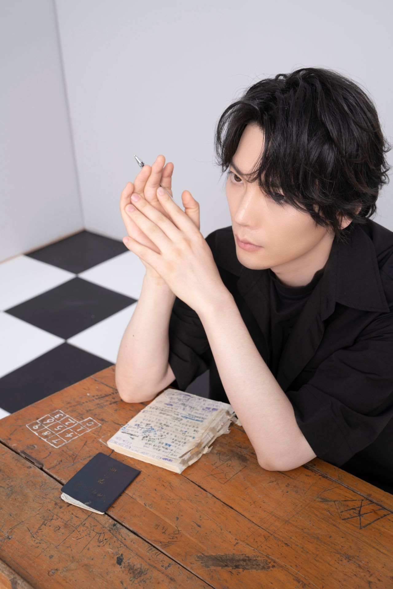 简弘亦《课本没写的部分》上线 时光追溯对话自我