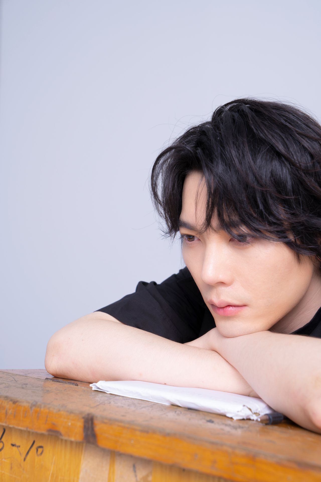 简弘亦《课本没写的部分》上线 时光追溯对话自我