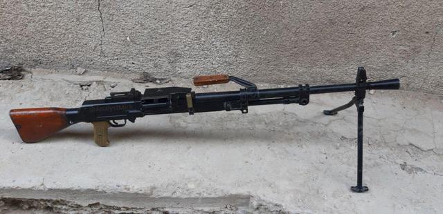 叙军端着中国产67式机枪:700发射速迸发弹雨,收割叙叛军