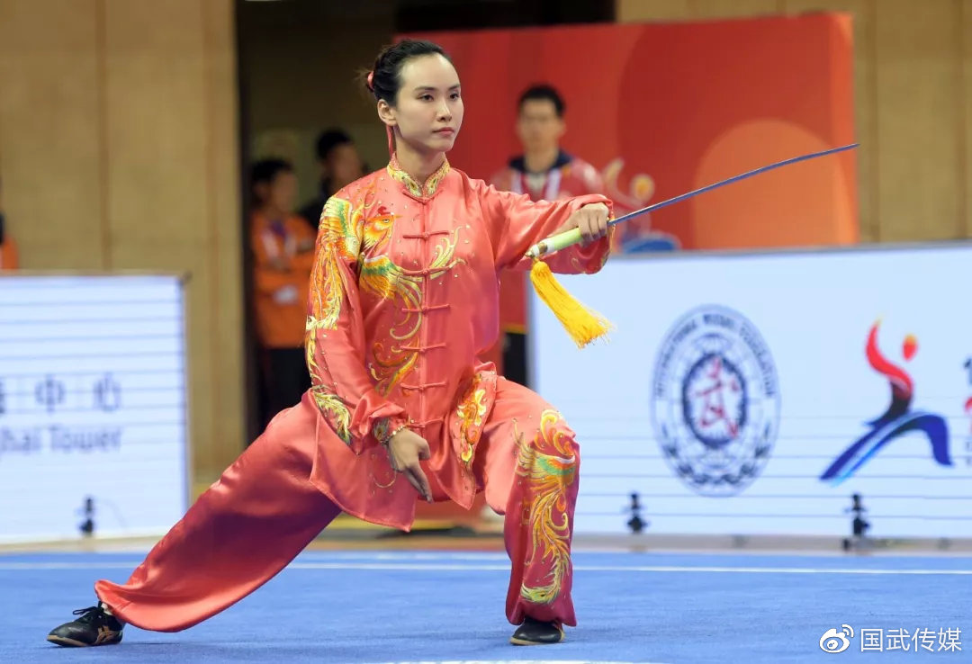 太极拳各个流派有各自的特点,42式太极剑融合了陈,杨,吴,武,孙的特点