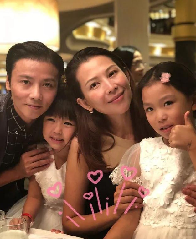 46岁蔡少芬三胎产子张晋官宣文案很真诚老夫老妻也玩偶像剧