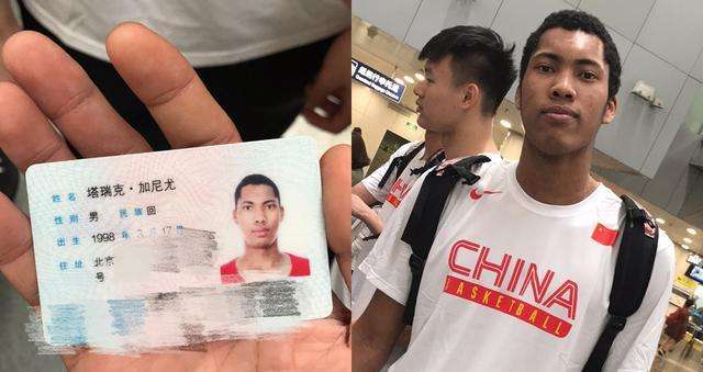 黑人球员晒身份证跟甜美中国女友街边秀恩爱