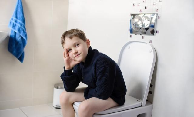 孩子宁愿弊着也不愿意在幼儿园拉大便父母用3个方法正确引导