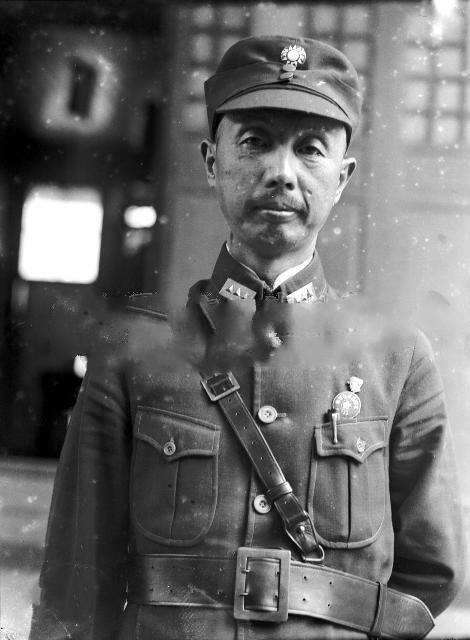 瓷器工人出身的国军军长,同红军作战六年多,建国后为何受优待