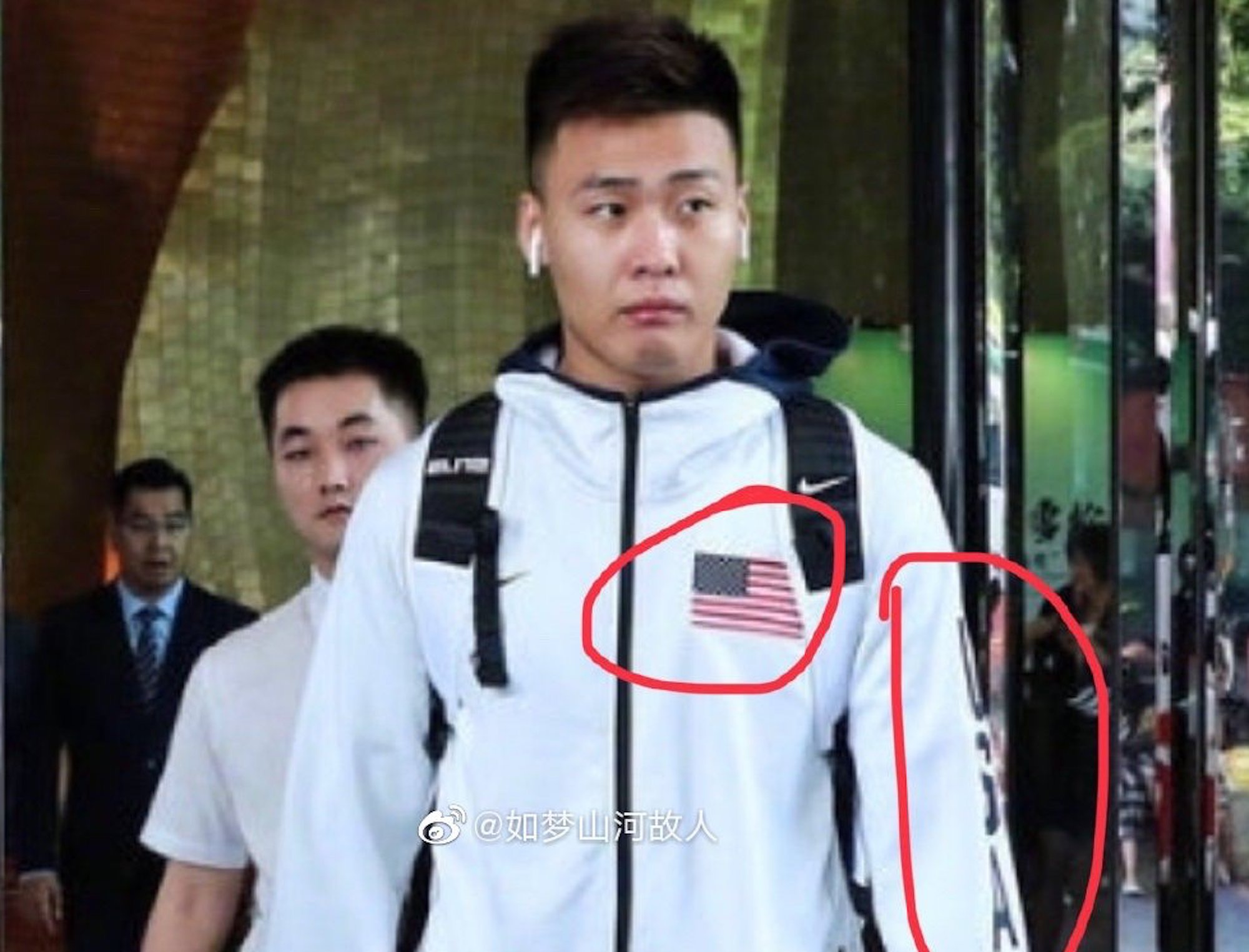 赵睿时隔49天发博继穿美国球衣后再引争议内容遭球迷痛批