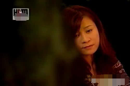 女星衣服穿10年舍不得扔，赴韩国旅行变购物狂，拖420斤行李回国