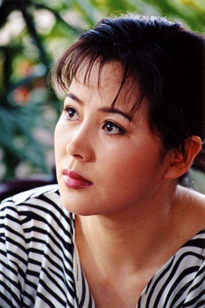 和很多年轻的演员一样,于小慧刚成年的时候就已经入行.