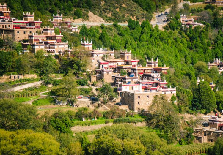 四川藏着一座真实"女儿国",个个惊艳动人,有着"美人谷"之称