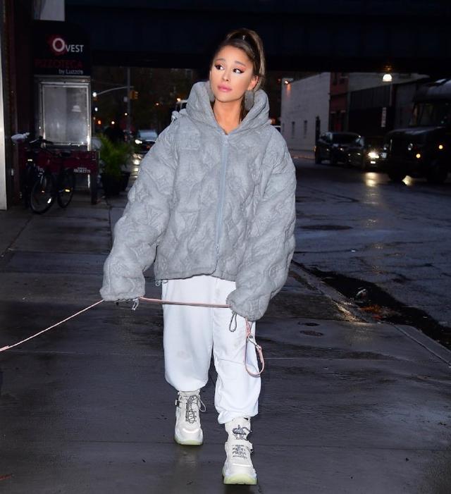 27岁a妹男友风造型太帅,挺括外套拗出飒酷感,脚踩老爹鞋超man