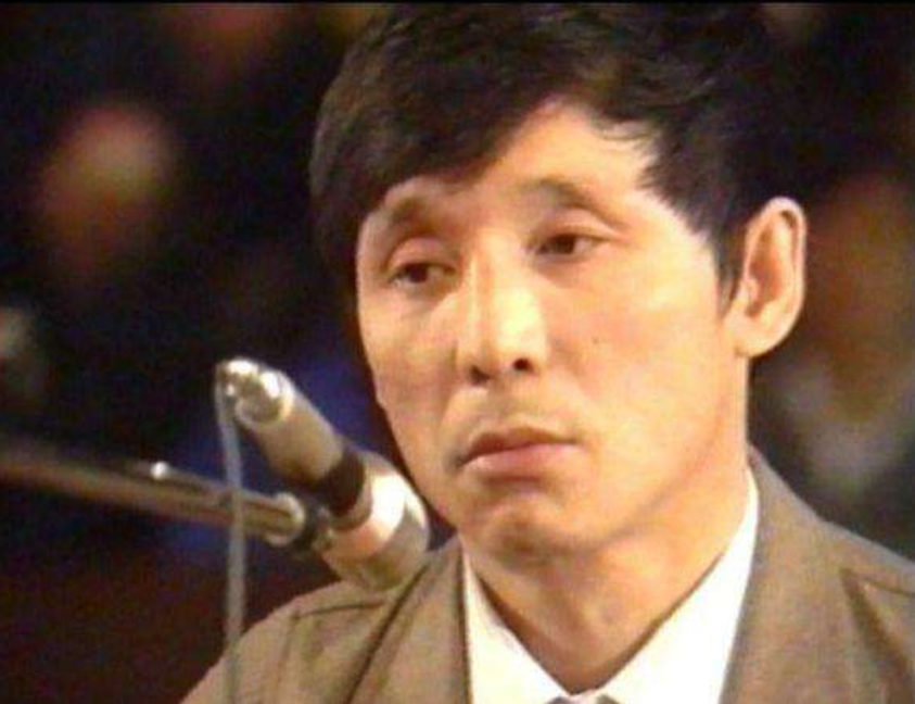 这个人叫武志坚,也是一个非常嚣张的黑帮大佬.