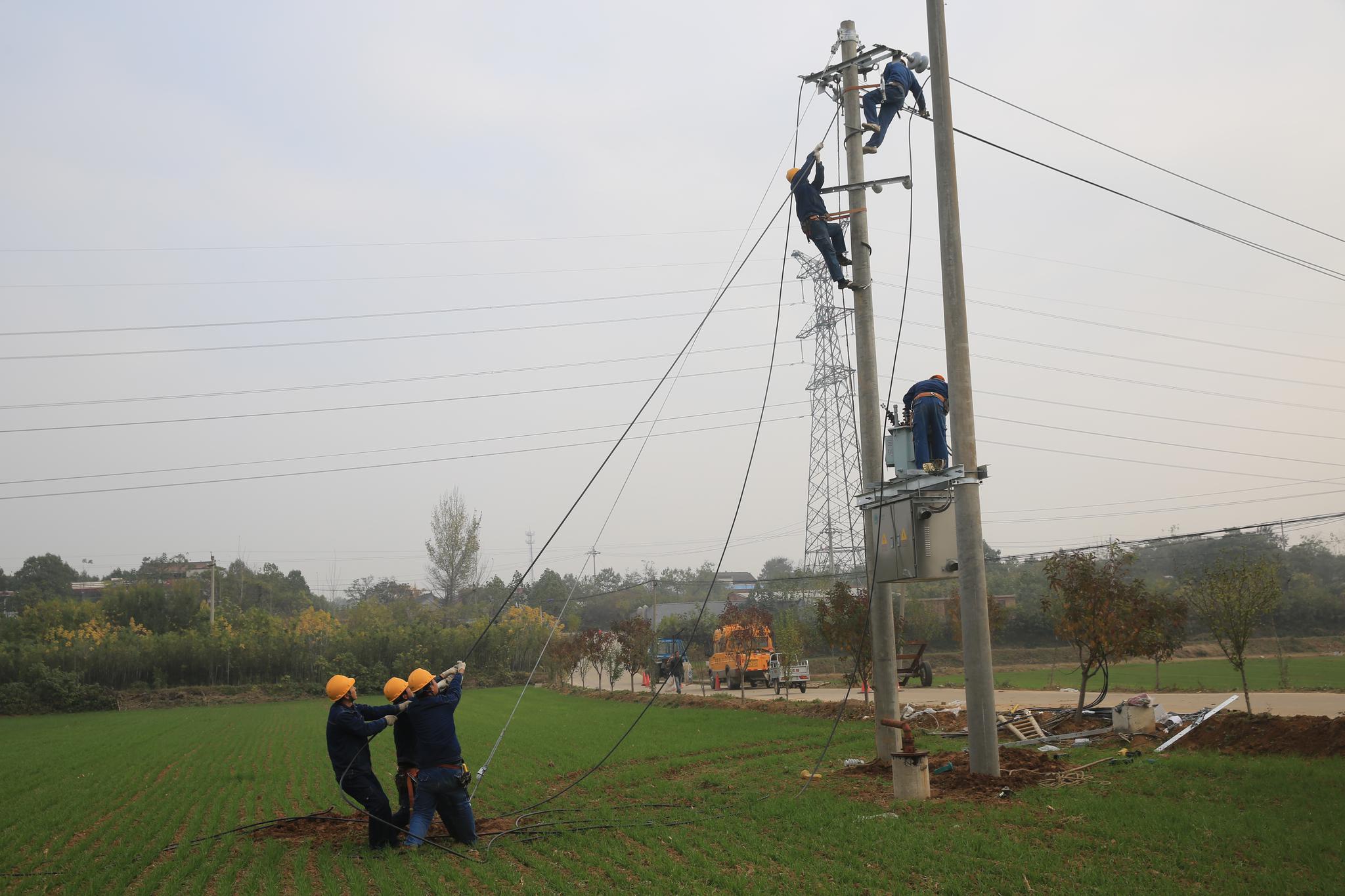 秋来石榴红:中国进一步提升农村供电保障水平