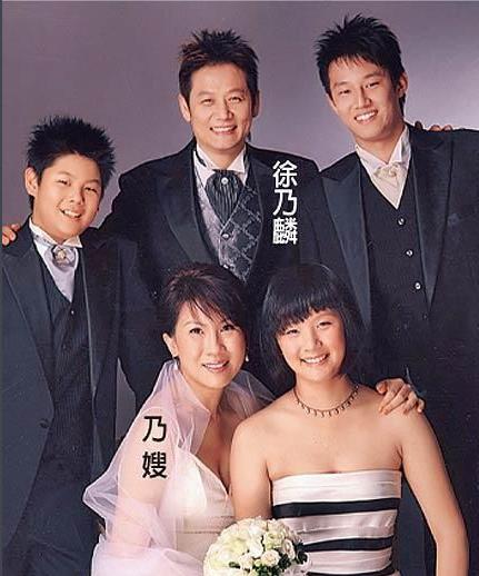 "仲康少爷"徐乃麟近况,60岁工作生活两不误,一家五口超幸福