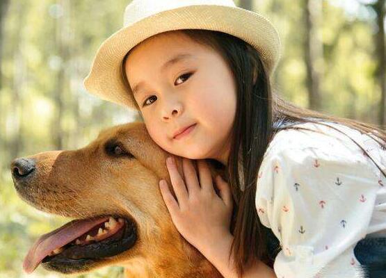 还记得亲爱的里赵薇的女儿吉芳吗如今9岁的她人见人爱