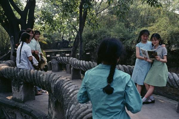 60年代,大辫子姑娘,不爱红妆爱武装