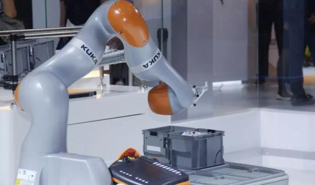 运作三年的机器人工厂被迫关门成本居然比中国工人还高