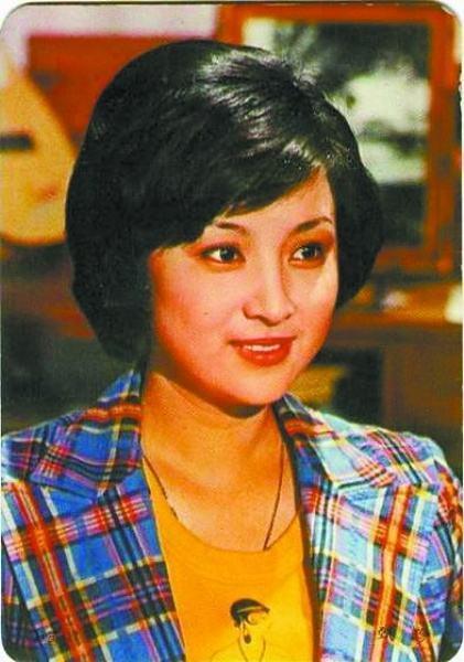 同样是83岁谢贤的前妻甄珍与狄波拉的待遇对比这差距显而易见