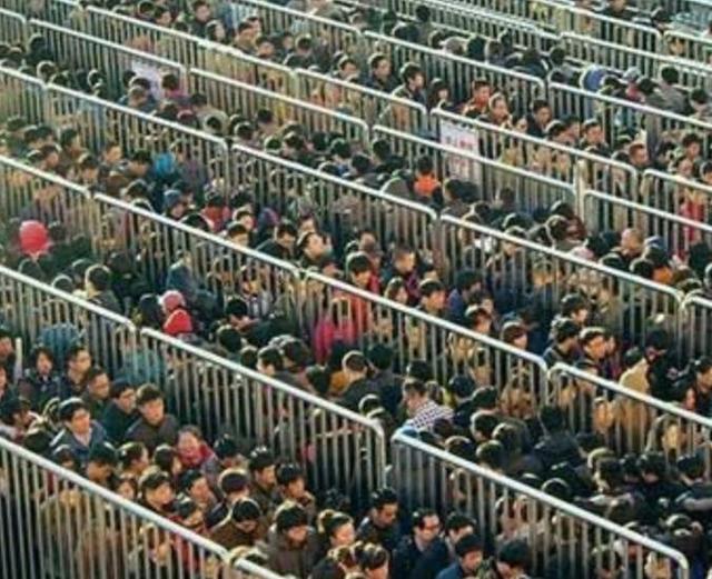 国内最“拥挤”住宅区,可容纳70万北漂,上下班像赶春运