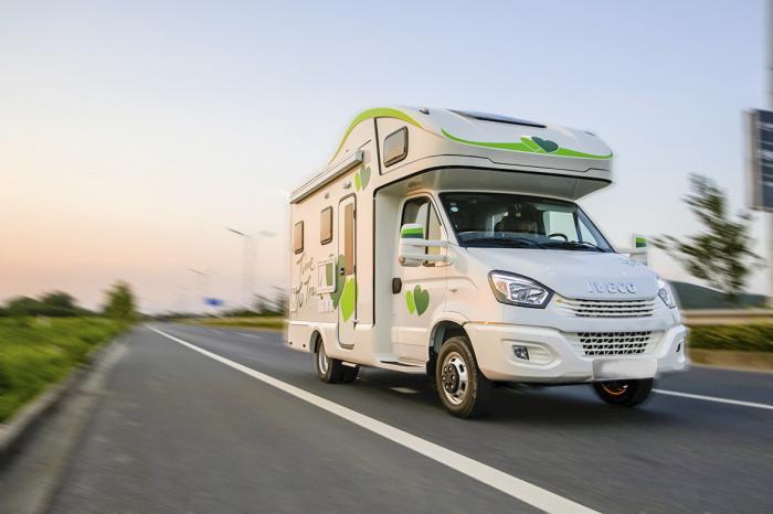 带你大海边上看日出戈壁滩边看夕阳这台旅行家房车亲民又有趣