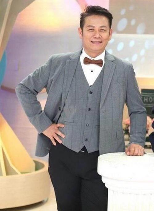 "仲康少爷"徐乃麟近况,60岁工作生活两不误,一家五口超幸福