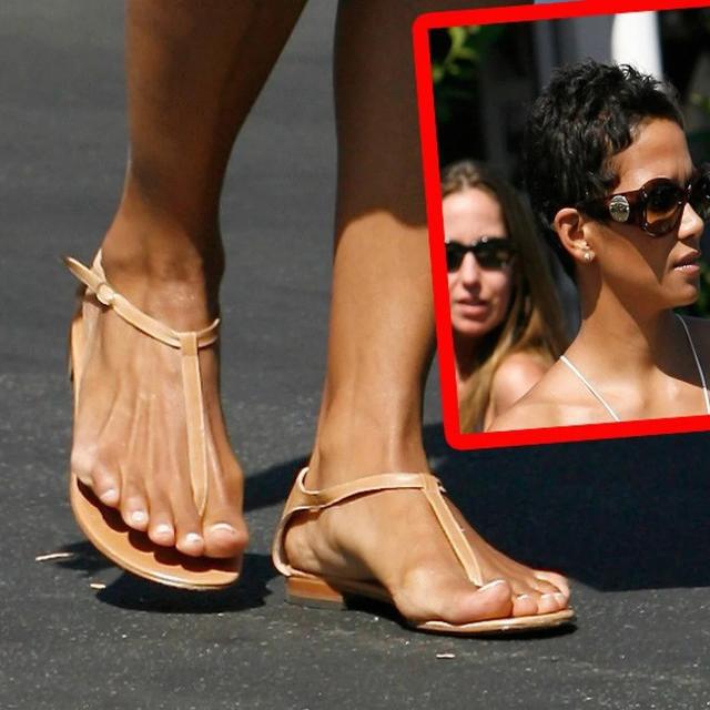 11哈莉·贝瑞对于克里斯蒂娜来说,这似乎是一次非常痛苦的经历.