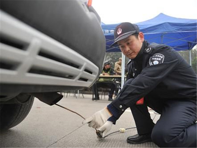 汽车“一根排气管”和“两根排气管”有何区别？这点要搞清楚！