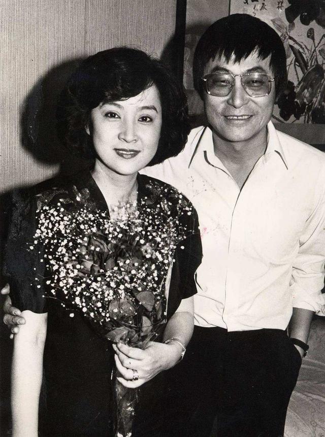 同样是83岁谢贤的前妻甄珍与狄波拉的待遇对比这差距显而易见